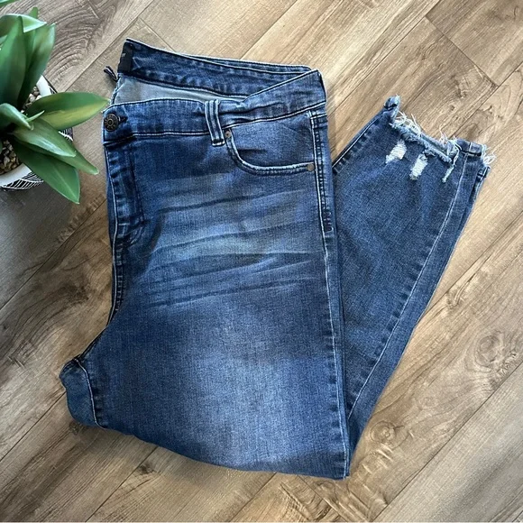 Celebrity Pink distressed raw hem skinny jeans size 22 - Picture 1 of 10